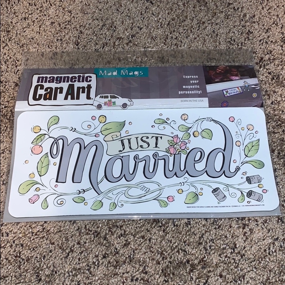“Just married” car magnet